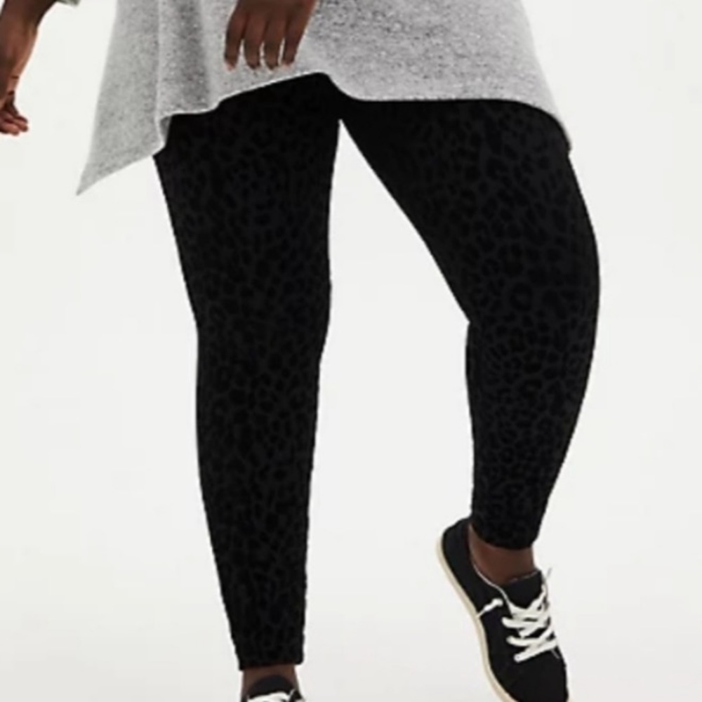 Torrid 4 slim fix nwt leopard velvet